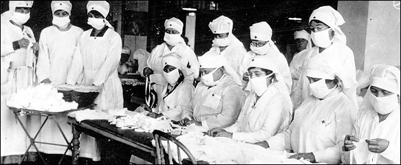 21pandemic1.583 The 1918 flu first appeared in the spring, nearly vanished in the summer and then re-emerged with a vengeance during an October-December peak.
