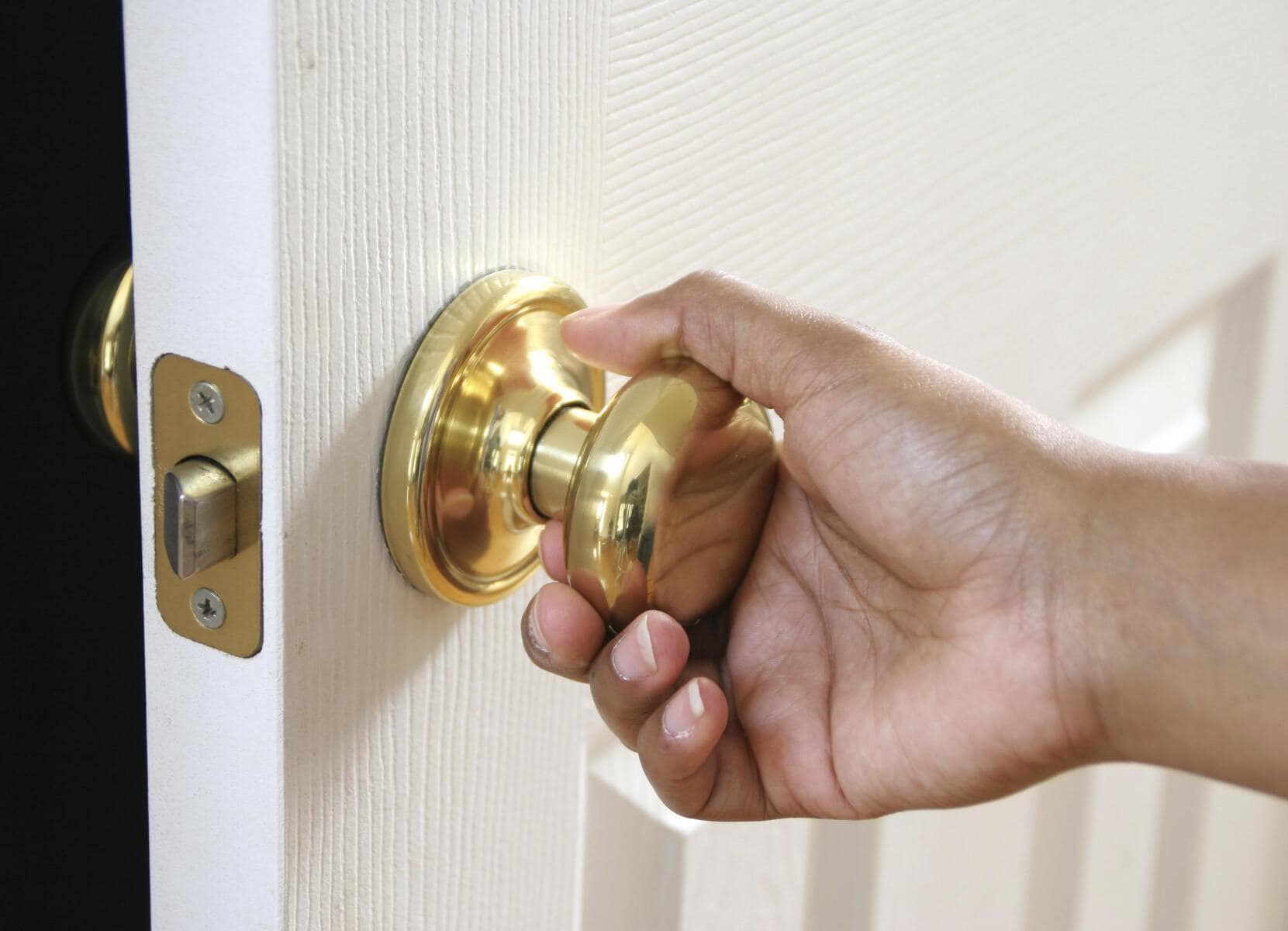 Most People Know That Cold And Flu Viruses Can Contaminate Doorknobs, Handrails, Elevator Buttons And Other Surfaces.